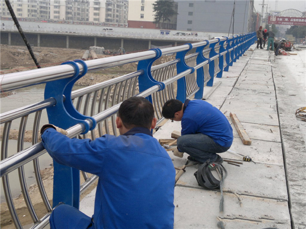 丰都不锈钢河道护栏的特性及其在城市景观中的应用